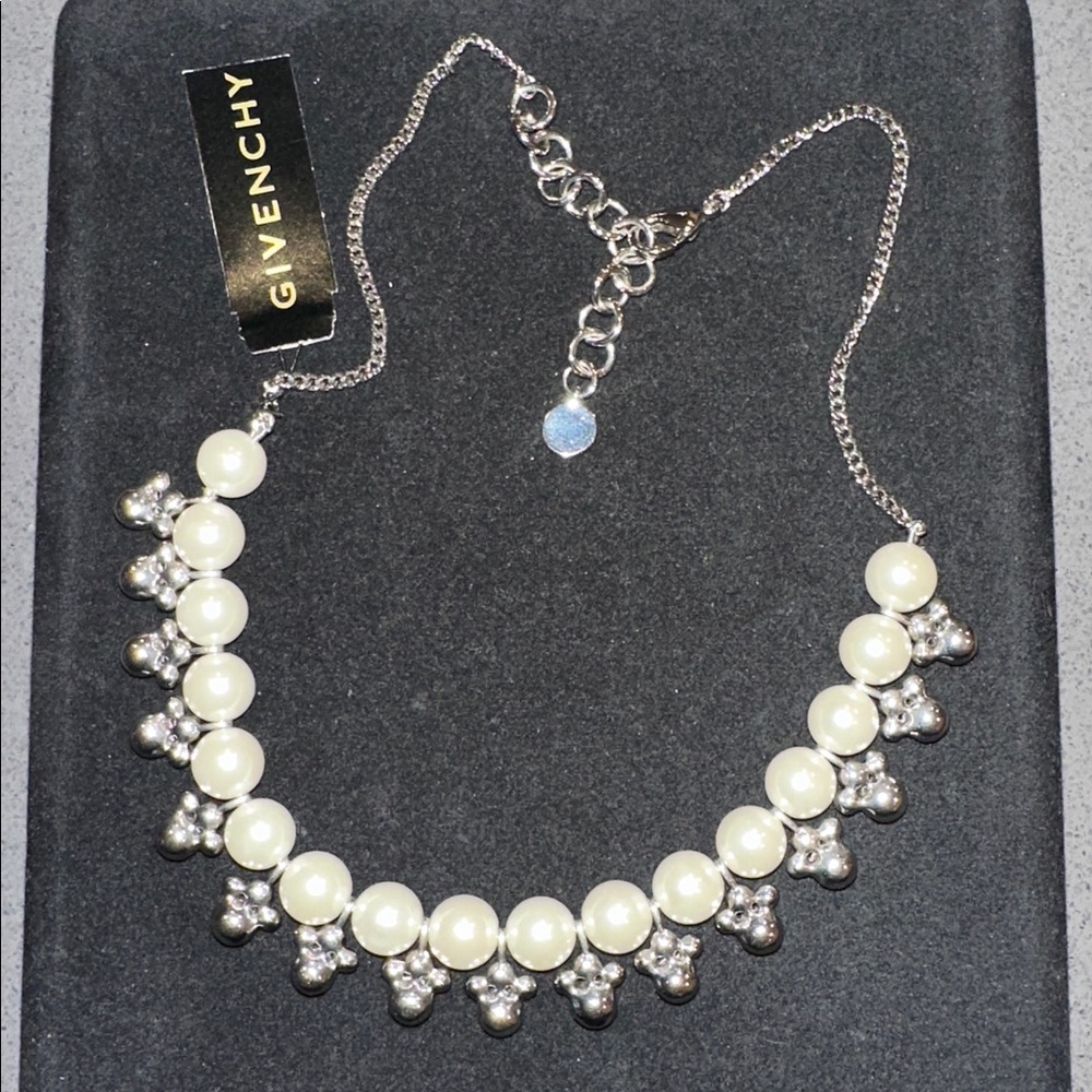 NWT Givenchy faux pearls necklace new with the original tag - Picture 2 of 6